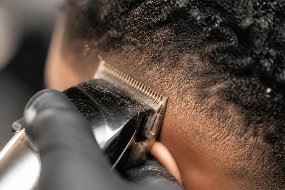 Cutting drop fade black men clipper macro
